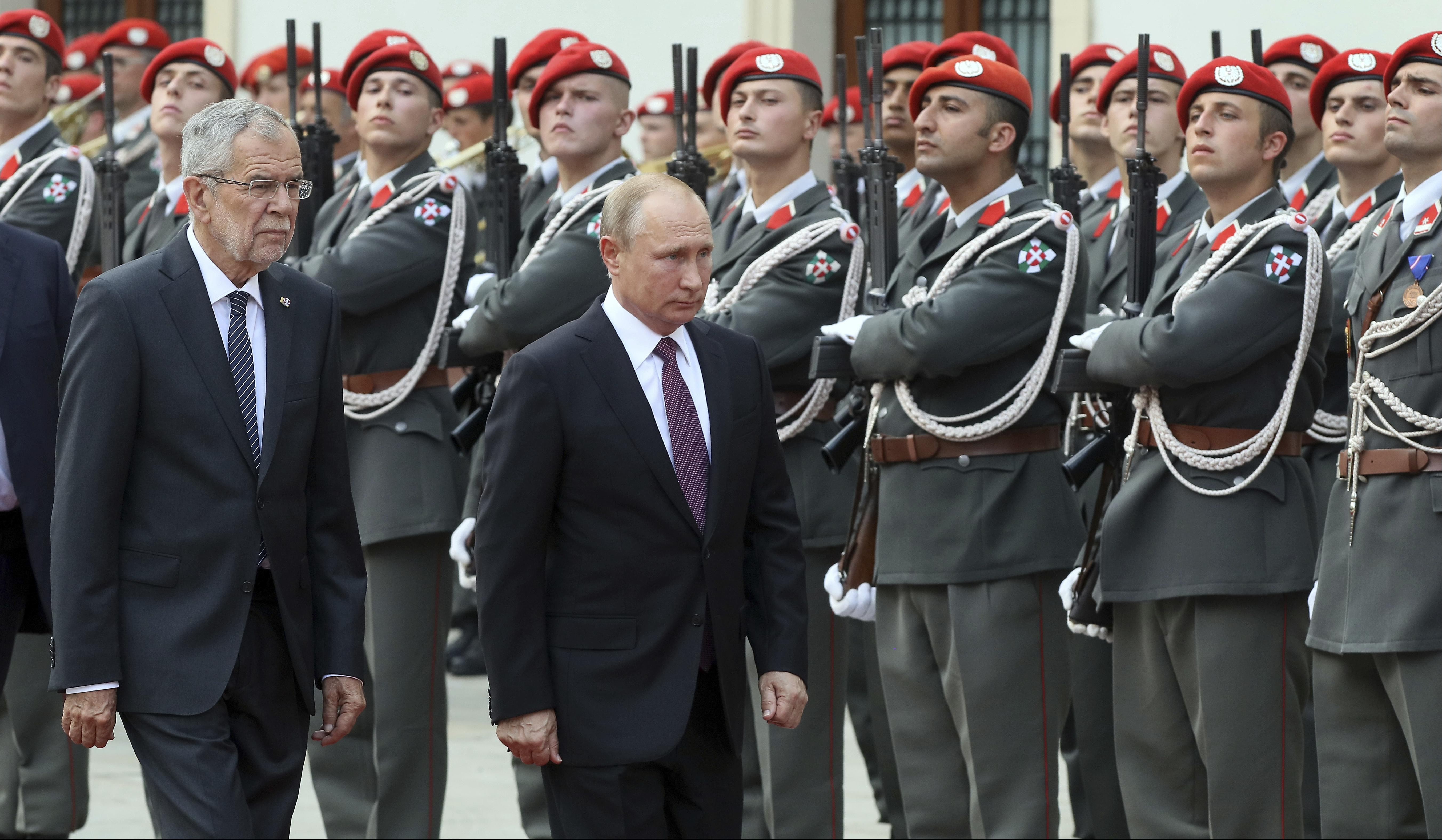PUTIN STIGAO U BEČ! Predsednik Rusije dočekan najvišim vojnim počastima!